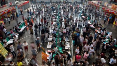 Уровень безработицы среди молодёжи в Китае растёт, как и количество выпускников колледжей