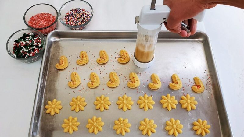 Печенье Spritz – популярное масляное печенье во всей Скандинавии. Мягкое тесто можно пропустить через пресс для печенья, чтобы создать множество праздничных форм. (Сара Населло)
 | Epoch Times Россия