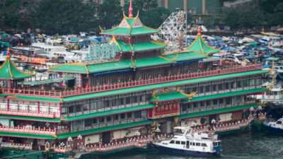 Знаменитый плавучий ресторан Гонконга затонул в море