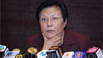 Высокопоставленный политик Гонконга скомпрометировала компартию Китая из-за проблем с учебниками