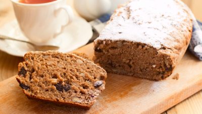 Веганский рецепт хлеба из цельнозерновой муки с корицей и изюмом