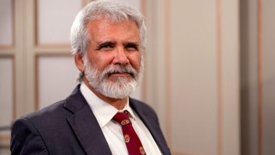 COVID-19 можно лечить и предотвратить с помощью витамина D: доктор Роберт Мэлоун