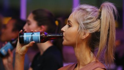 Алкоголь даже в малых количествах вредит здоровью людей до 40 лет