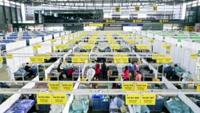 В Шанхае изолируют жителей за участие в группе WeChat с больными COVID-19