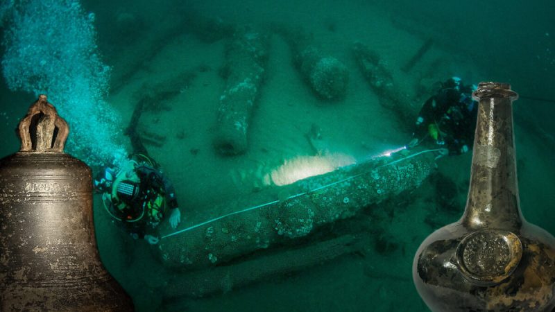 Водолазы нашли затонувший военный корабль 1600-х годов Корабельный колокол (предоставлено Университетом Восточной Англии); Линкольн и Джулиан Барнуэлл измеряют пушки; бутылка вина с фамильным гербом Вашингтонов (предоставлено Историческим центром кораблекрушений Норфолка)