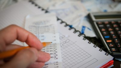 Руководителей госучреждений обяжут отчитываться о расходах