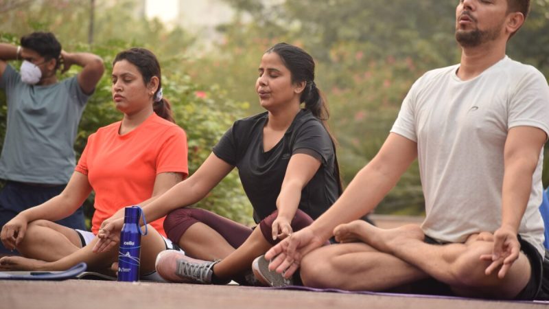 Согласно исследованиям, уделяя внимание дыханию, мы можем получить пользу для здоровья. (Prateek Jaiswal/Unsplash) | Epoch Times Россия