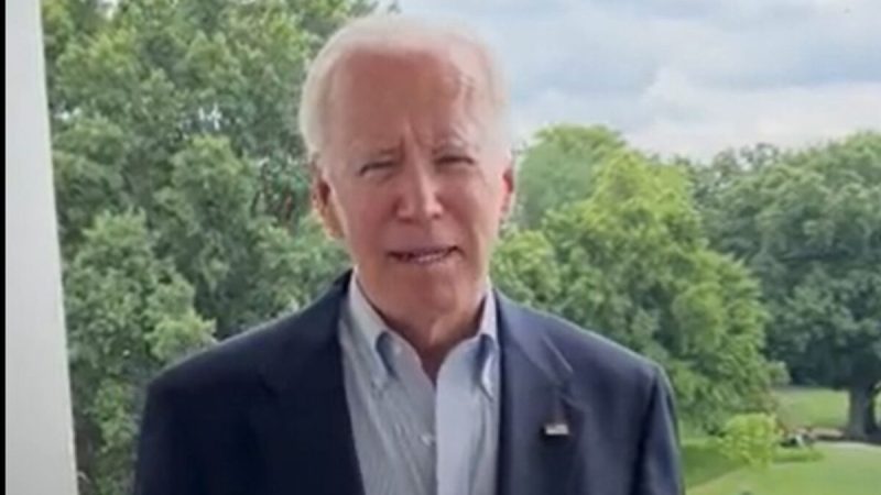 Президент Джо Байден рассказал о заражении COVID-19 в видеоролике, который был загружен на его аккаунт в Twitter 21 июля 2022 года. (President Joe Biden/Twitter screenshot via The Epoch Times)  | Epoch Times Россия