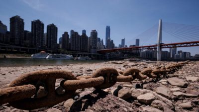 Китай страдает от неимоверной жары, пересохли реки, горят леса