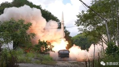 Китайские самолёты и военные корабли пересекли срединную линию пролива во время военных учений после визита Пелоси