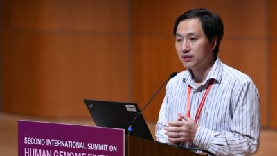 В Китае из тюрьмы освобождён учёный, изменивший гены детей