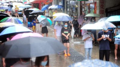 Бизнесмен, застрявший в изоляторе COVID-19 на Хайнане, рассказал о плохих условиях