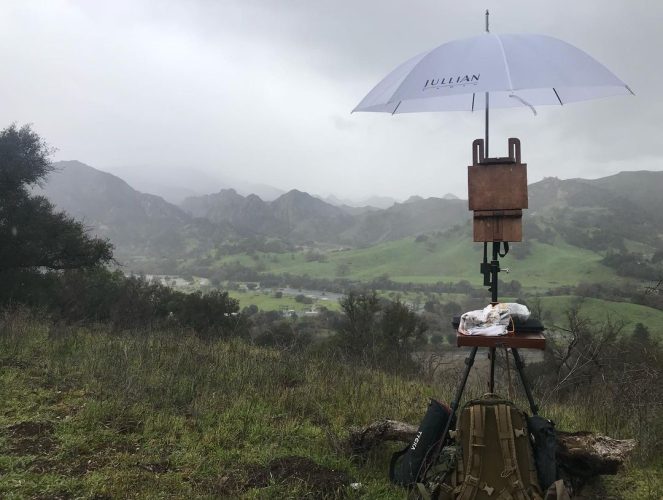 Художник пленэра пишет картины, которые идеально соответствуют окружающим его пейзажам: прибой, луга, горы…