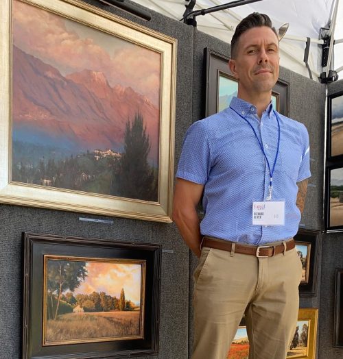 Художник пленэра пишет картины, которые идеально соответствуют окружающим его пейзажам: прибой, луга, горы…