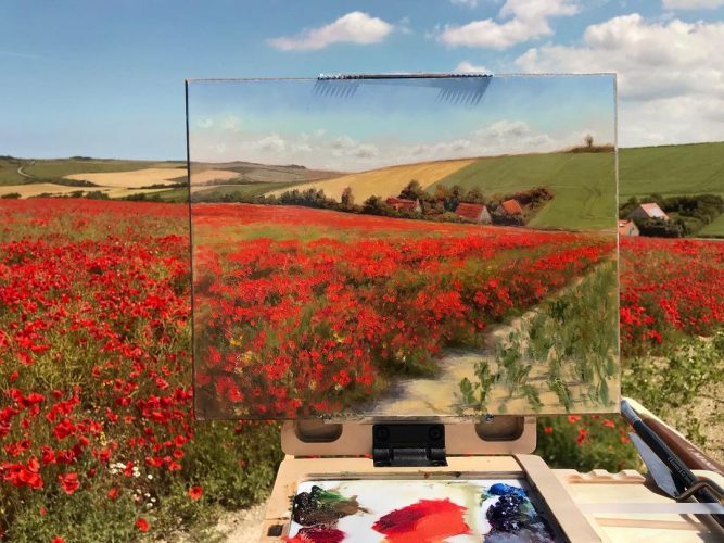 Художник пленэра пишет картины, которые идеально соответствуют окружающим его пейзажам: прибой, луга, горы…