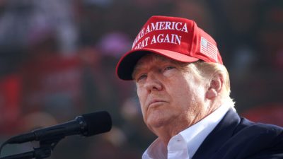 Трамп подал судебный иск против действий ФБР в его резиденции