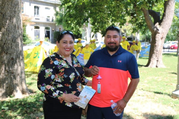 В Канаде прошли парады в честь 400 миллионов китайцев, вышедших из компартии