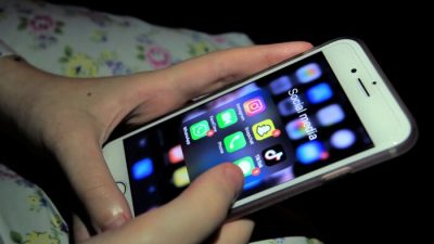 Из-за социальных сетей дети и подростки недосыпают. Новое исследование