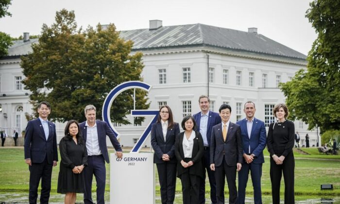Министры торговли G7 встречаются в Нойхарденберге в Восточном Берлине 14 сентября 2022 года. (KayNietfeld/AP) | Epoch Times Россия