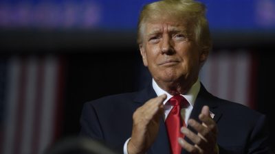 Трамп заявил, что его преследует «больной, ненормальный истеблишмент»