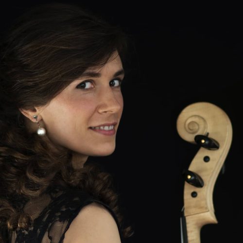 Виолончелистка 100 дней вырезала виолончель, звуки которой потрясают Виолончелистка 100 дней вырезала виолончель, звуки которой потрясают