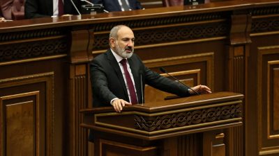 В пограничных столкновениях между Арменией и Азербайджаном убито более 200 человек