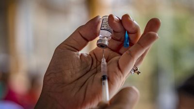 Новое исследование показало, что у многих молодых людей после вакцинирования развился миокардит. Риск перевешивает пользу?