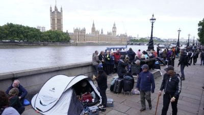 Великобритания прощается с любимой королевой