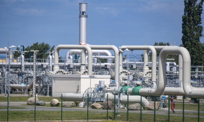 Европа не осталась без газа, несмотря на повреждение трубопроводов «Северного потока». Что такое Baltic Pipe Трубопроводные системы и запорные устройства на газоприёмной станции газопровода «Северный поток — 1» в Балтийском море и перегрузочной станции магистрального газопровода OPAL в Любмине, Германия, 21 июня 2022 года. (Stefan Sauer/file/AP)