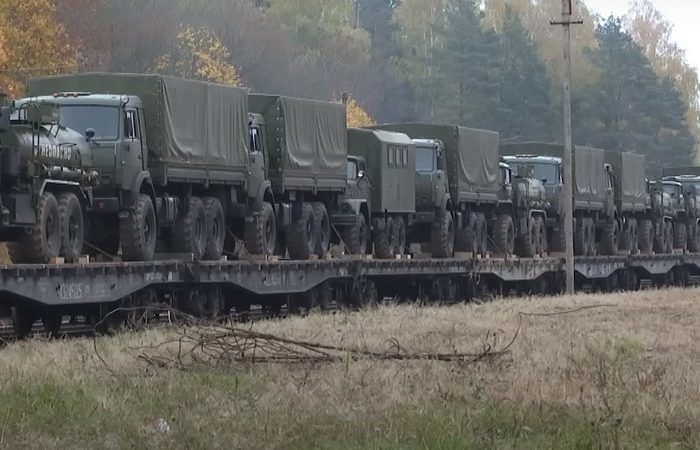 Зачем 9 тысяч российских военных едут в Беларусь? Подробности Зачем 9 тысяч российских военных едут в Беларусь? Скриншот/ВоенТВ Беларуси/youtube.com)