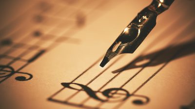 Учитель музыки, чудом выживший после болезни лёгких, сочиняет небесные мелодии