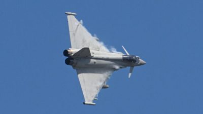 Британские военные лётчики тренируют китайскую армию