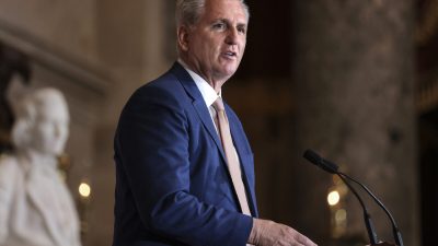 Маккарти предлагает выступить против импичмента Байдена