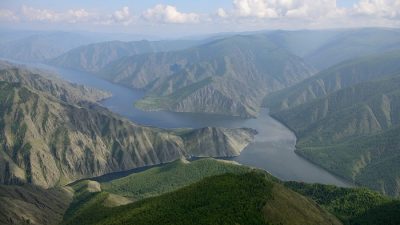 На Саяно-Шушенском водохранилище перевернулась аэролодка. Трое пропали