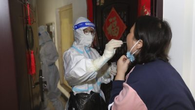 Китайская провинция Хэнань изолирует тысячи старшеклассников, родители взывают о помощи