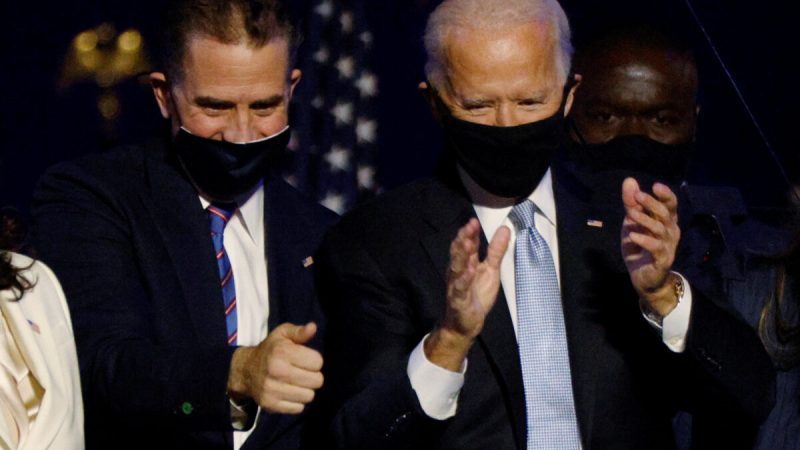 Когда ноутбуки Хантера Байдена с теневыми финансовыми сделками попали в ФБР, расследование сильно затормозилось Когда ноутбуки Хантера Байдена с теневыми финансовыми сделками попали в ФБР, расследование сильно затормозилось