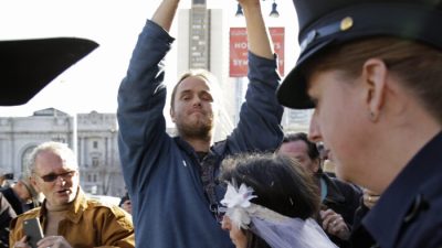 Нападавший на Пола Пелоси оказался нелегальным иммигрантом