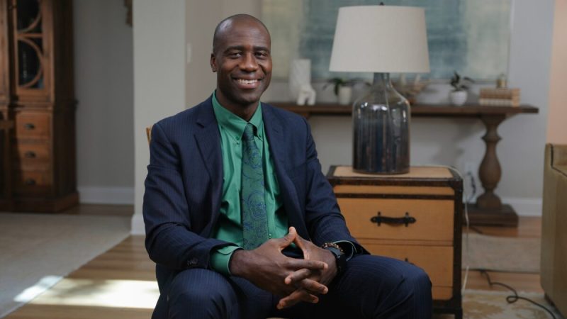 Главный хирург Флориды доктор Джозеф Ладапо в Клируотере, штат Флорида, 15 октября 2022 г. (York Du/The Epoch Times) | Epoch Times Россия