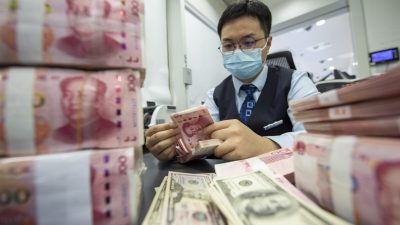 Дефицит бюджета Китая достигает почти  триллиона долларов