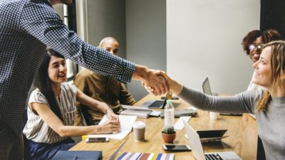 Для продажи активов в России иностранцы должны выполнить 4 условия