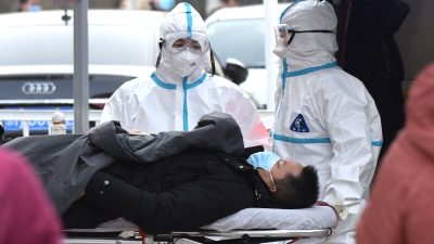 В Китае от COVID в декабре умерли 10 известных врачей