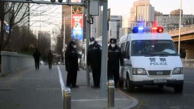 Китайские власти выслеживают участников массовых демонстраций, связанных с COVID