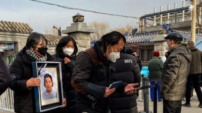 Крематории и больницы Китая переполнены из-за COVID по всей стране