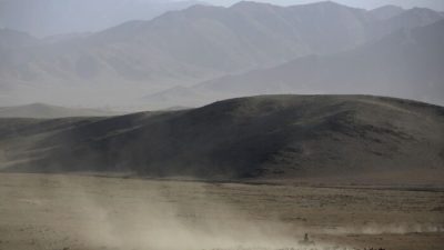 Более 40 дней в автобусе без тепла и почти без еды