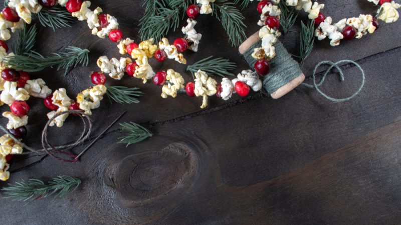 Украшаем семейные праздники ручными поделками