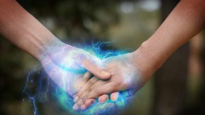 Энергетические поля-ауры человека связаны с любовью, эмоциями и указывают на состояние здоровья