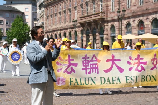 В Международный день ООН в Страсбурге прошла акция протеста сторонников Фалуньгун против репрессий в Китае