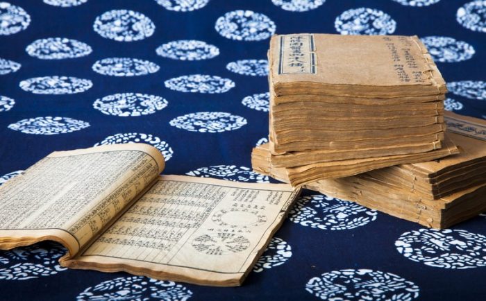 Известные врач Древнего Китая Чжао Цюань и Лю Банъюн