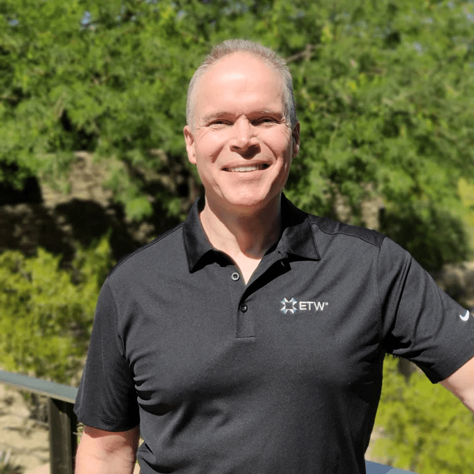 Способность создавать ценности вытащила его из трущоб.  Ли Бенсон предлагает новую модель образования