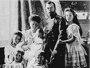 Зверски расстрелянная 17.7.1918 г. большевиками компартии царская Семья Императора России Николая 2 (фото 1914 г.). Фото предоставлено автором